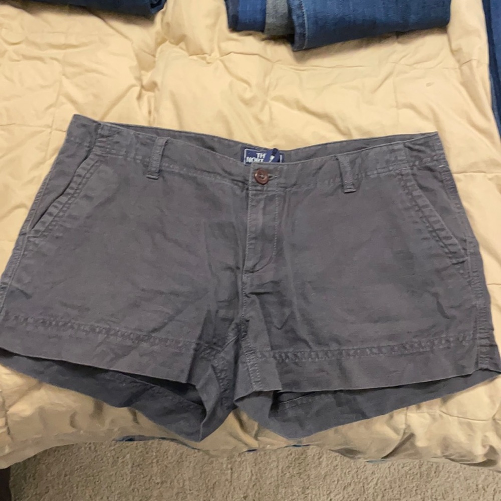 Women’s 10 Regular The North Face Shorts. Charcoal Grey.